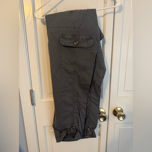 Sonoma Pants - Women’s Must Have Gray Comfy Cargo Capris with pockets. Never Worn.